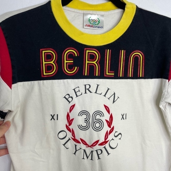 Sporty Graphic Fitted Retro Tee Red White - Picture 2 of 9